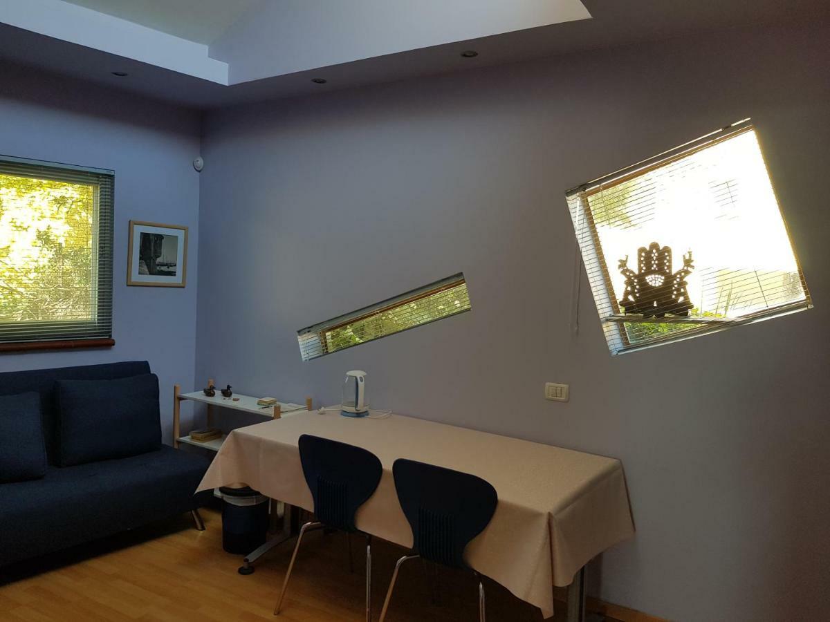 Ferienwohnung Bright, Inviting, Unique Architecture, Great Location Flat Bet Schemesch Exterior foto