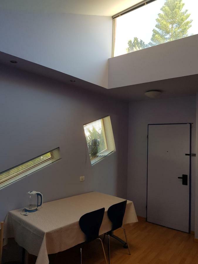 Ferienwohnung Bright, Inviting, Unique Architecture, Great Location Flat Bet Schemesch Exterior foto